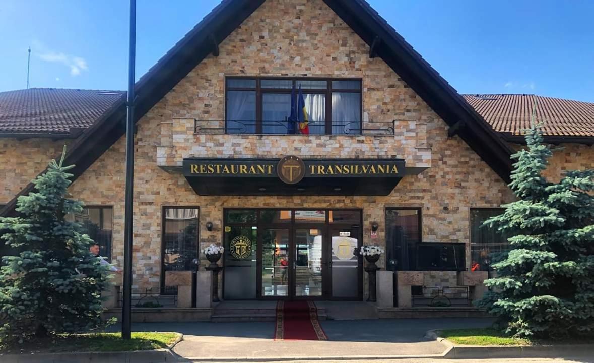 VILA Restaurant Transilvania Zărneşti Exterior foto