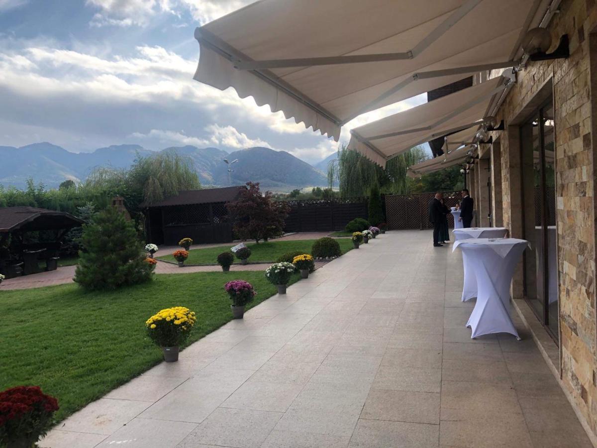 VILA Restaurant Transilvania Zărneşti Exterior foto
