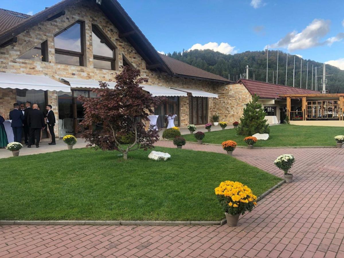 VILA Restaurant Transilvania Zărneşti Exterior foto