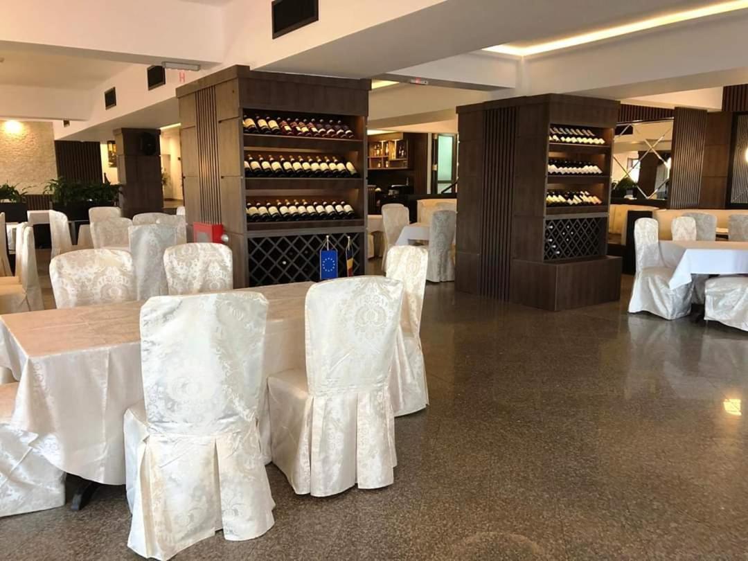 VILA Restaurant Transilvania Zărneşti Exterior foto