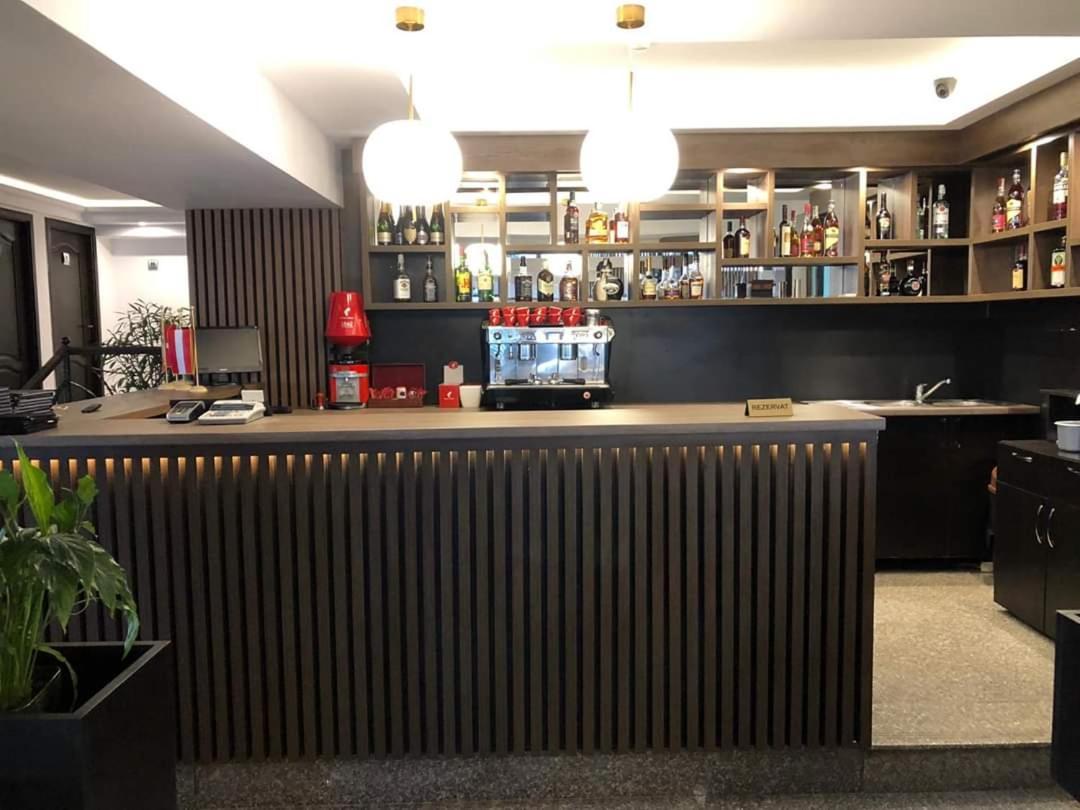 VILA Restaurant Transilvania Zărneşti Exterior foto