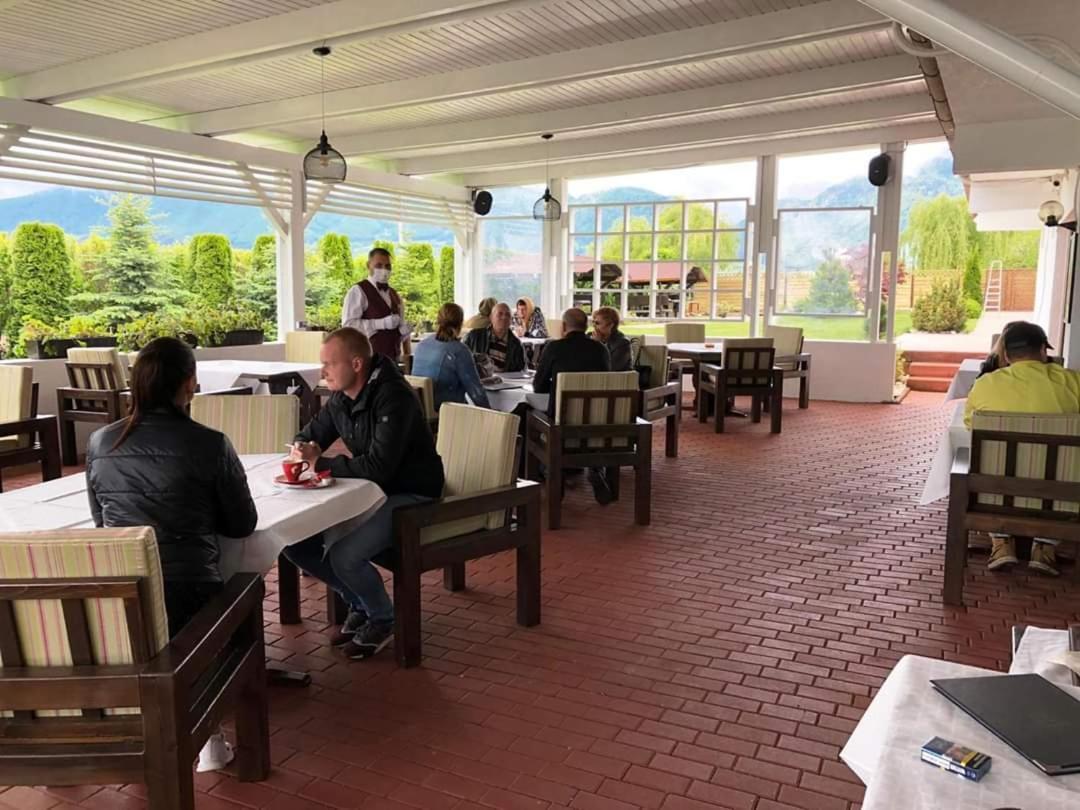 VILA Restaurant Transilvania Zărneşti Exterior foto
