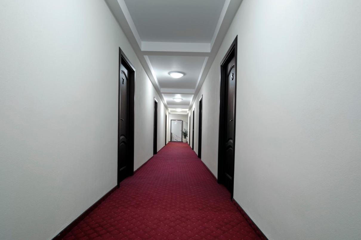 VILA Restaurant Transilvania Zărneşti Exterior foto