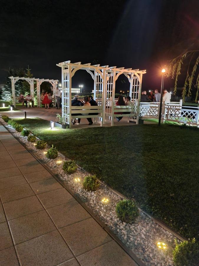 VILA Restaurant Transilvania Zărneşti Exterior foto